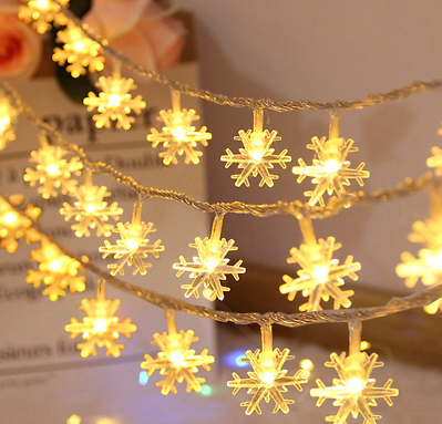 CESOF Christmas Decorations Lights, 20 Ft 40 LED Snowflake String Lights Battery Operated Fairy Lights for Bedroom Room